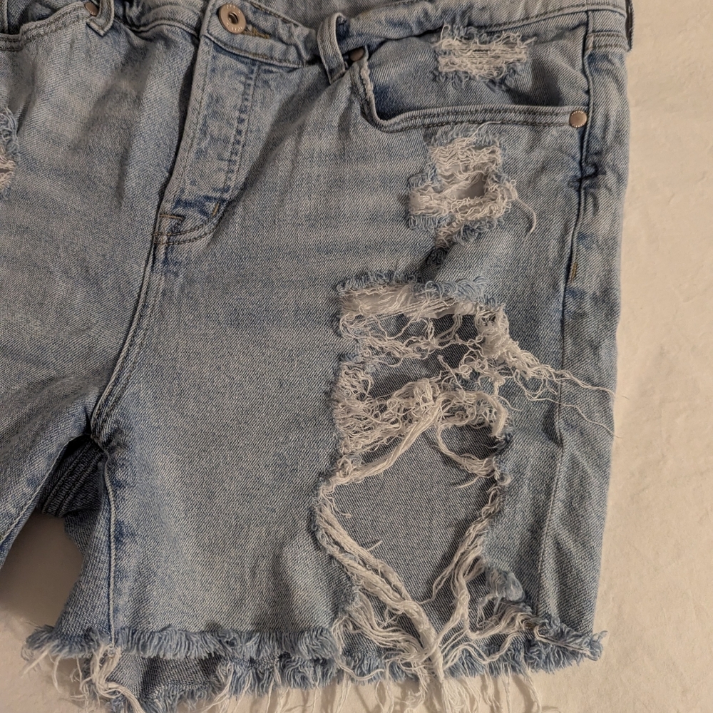 Torrid Women's Shorts Jean  distressed cutoff denim size 16 Stars See Photos - Picture 3 of 7
